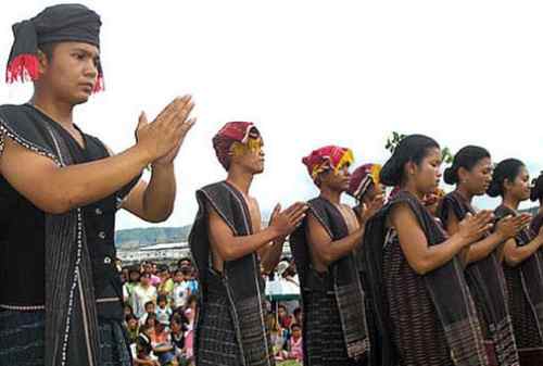 12 Thrilling Activities You Should Try in Lake Toba 02 Tari Tor tor - Finansialku