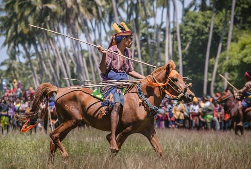 Festival Kebudayaan Paling Seru 06-Festival Pasola -Finansialku