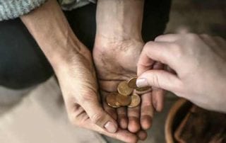 Jangan Kebalik! Ini Definisi dan Perbedaan Zakat, Infaq, Sedekah 01 - Finansialku