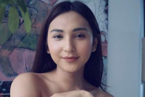 Kisah Karier Dena Rachman, Penyanyi Cilik Hingga Model Transgender 01 - Finansialku