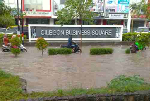 Banjir Cilegon Buahkan Kerugian, Saatnya Dana Darurat Beraksi! 01