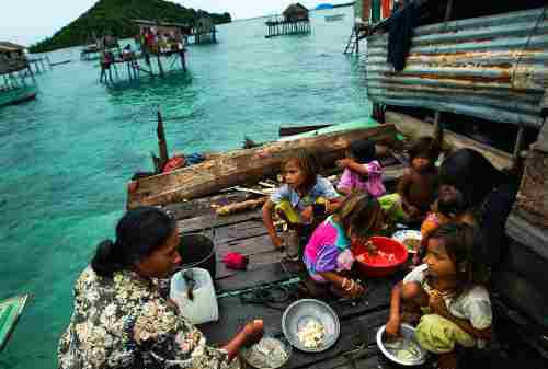 Amazing 8 Attractions To Visit In Divers’ Paradise, Wakatobi Island 03 The Sea Gypsies, Bajo Tribe - Finansialku