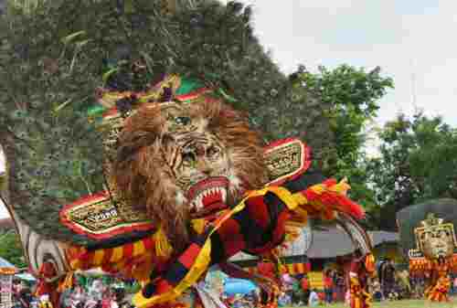 Ini Dia Bedanya Kebudayaan Reog Ponorogo dan Reog Jawa Barat 01 - Finansialku