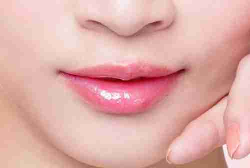 3 Cara Efektif Dan Murah Memerahkan Bibir Yang Hitam