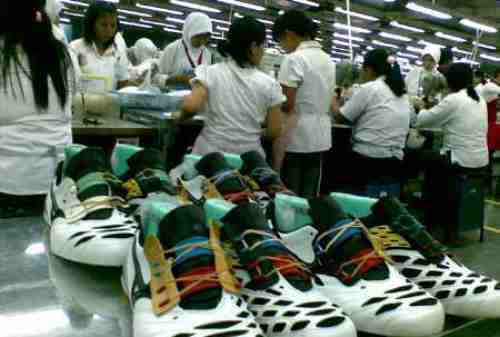 Tolong! Pabrik Sepatu Setop Produksi Gara-Gara Corona 03 - Finansialku