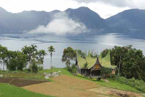 Bukittinggi, The Truly West Sumatera Tourism Pride 03 Maninjau Lake - Finansialku