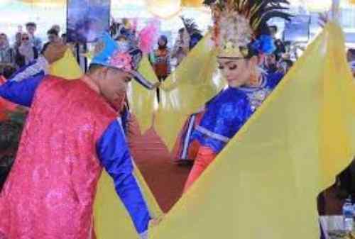 25+ Gambar Tarian Daerah ASLI Indonesia dan Daerah Asalnya 027 - Finansialku 25+ Gambar Tarian Daerah ASLI Indonesia dan Daerah Asalnya 027 - Finansialku