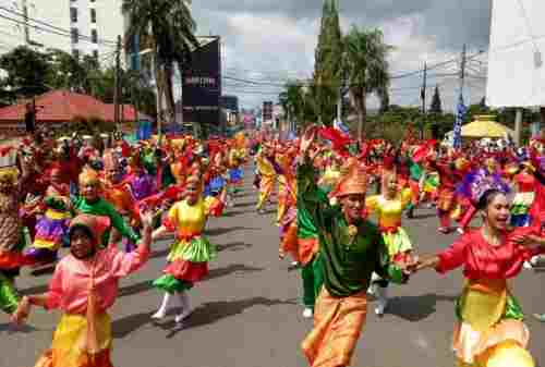 25+ Gambar Tarian Daerah ASLI Indonesia dan Daerah Asalnya 07 - Finansialku 25+ Gambar Tarian Daerah ASLI Indonesia dan Daerah Asalnya 07 - Finansialku