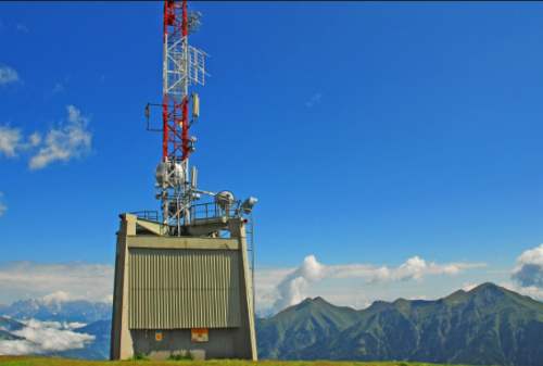 Kinerja dan Prospek PT Sarana Menara Nusantara (TOWR) 02