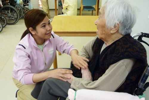 Perawat Migran Indonesia di Jepang_ Gaji Tinggi, Tetapi Apakah Bahagia_ 03