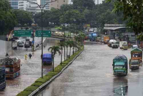 Waspada! Cuaca Hujan Ekstrem Diprediksi Guyur Wilayah Jabodetabek 02