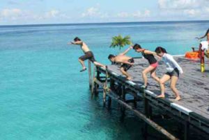 7+ Tips Backpacking ke Derawan dengan Budget Share Cost 01 - Finansialku