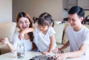 Pilih Mana Gaji Besar Tapi Jauh dari Keluarga atau Gaji Standar Tapi Dekat Keluarga 01 - Finansialku