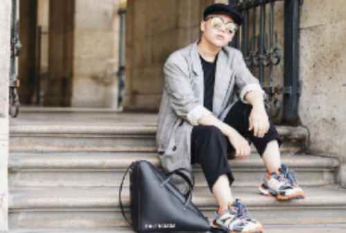 Gaya 7 Artis Indonesia Pakai Dad Sneakers Louis Vuitton Rp 15 Juta