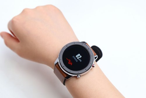 Bingung Mau Beli Smartwatch yang Mana_ Ini Dia Deretan Smartwatch Terbaik di 2021 - 03 - Finansialku