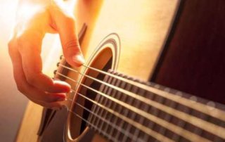 Belajar Main Gitar Sendiri_ Bisa Kok, Ini Tips-nya - 01 - Finansialku
