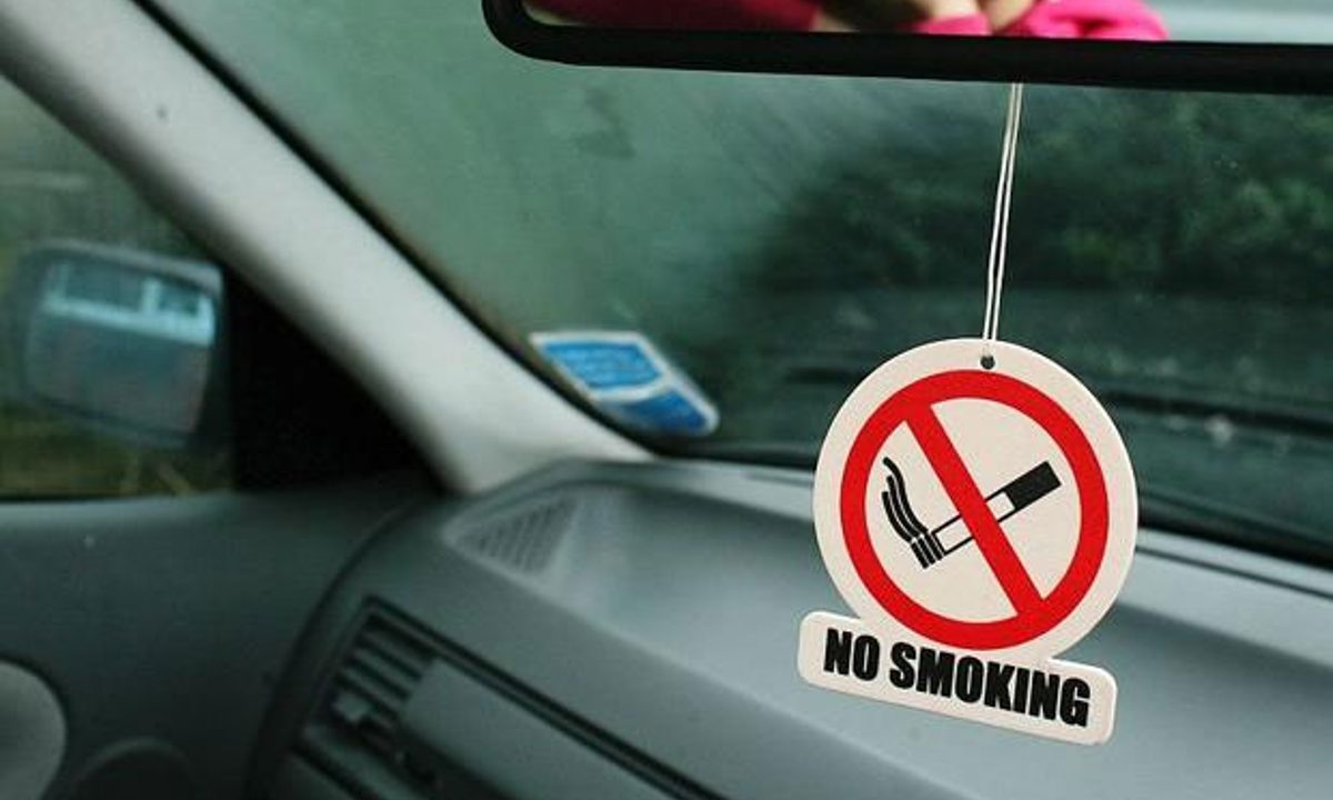 Jangan Ceroboh, Kenali 3 Alasan Mengapa Merokok di Dalam Mobil Berbahaya - 02 - Finansialku