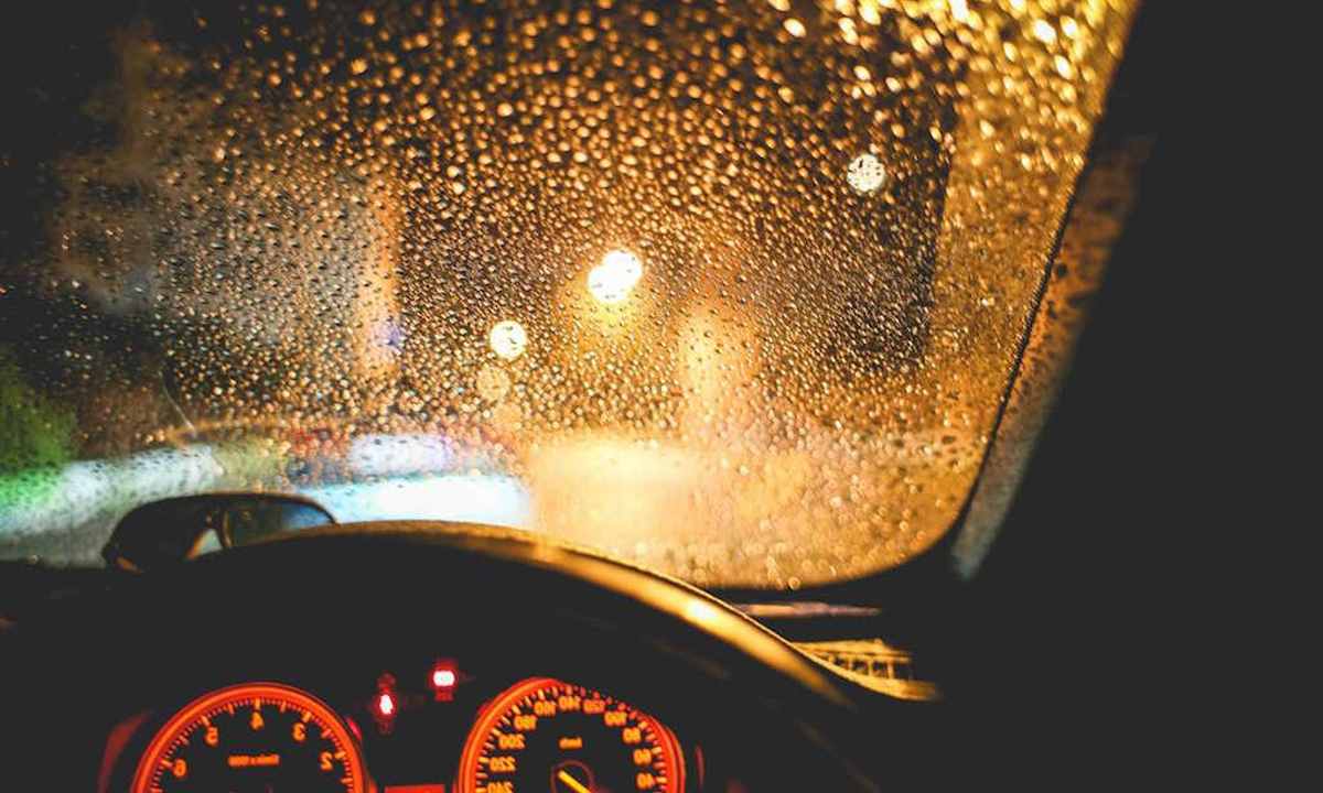 5 Cara Mengatasi Kaca Mobil yang Sering Berembun Saat Hujan, Mudak Kok - 02 - Finansialku