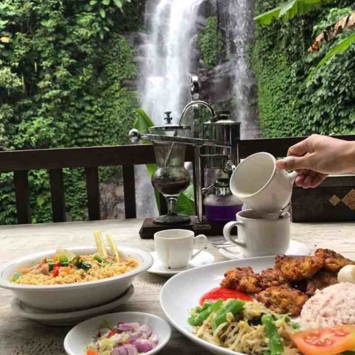 restoran suasana nyaman waterfall