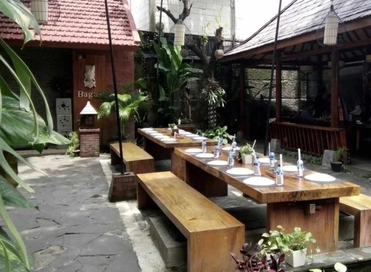 restoran suasana nyaman bebek tepi sawah