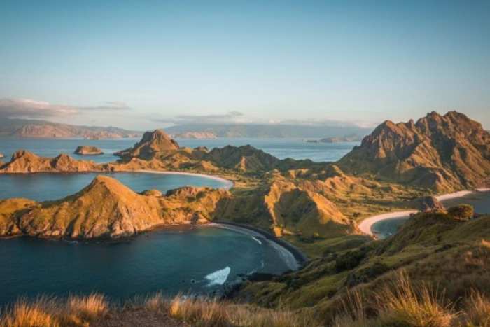 15 Pemandangan Alam di Indonesia yang Bikin Berdecak Kagum 13 - Finansialku