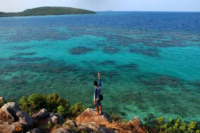 15 Pemandangan Alam di Indonesia yang Bikin Berdecak Kagum 11 - Finansialku