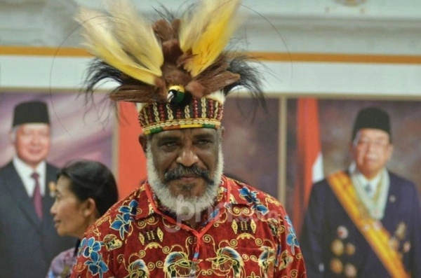 pakaian adat Papua_Rumbai Kepala