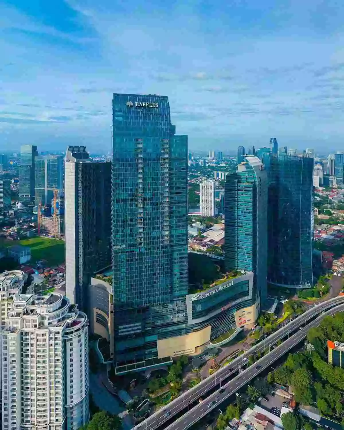 gedung tertinggi di jakarta_raffles hotel jakarta