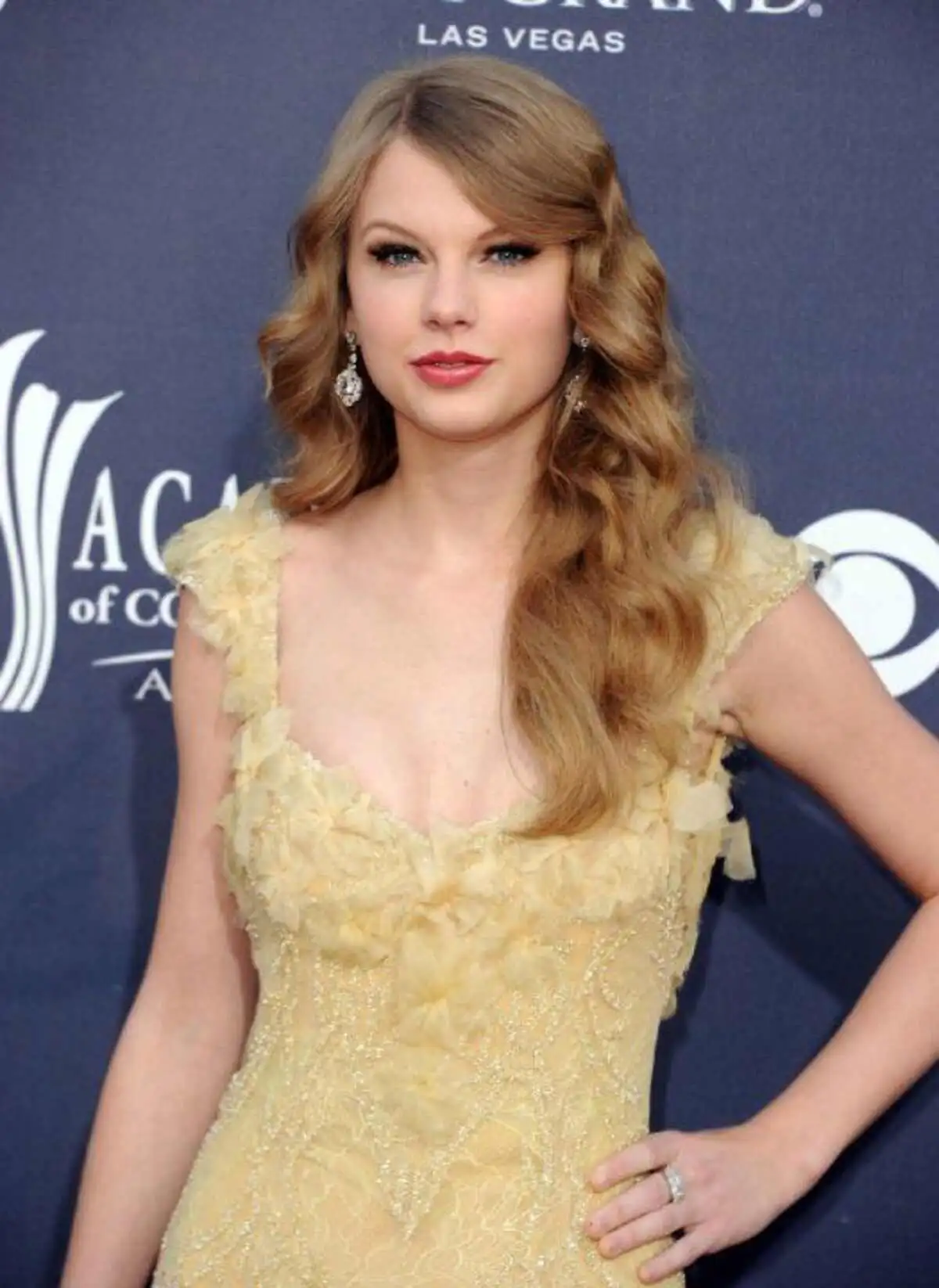 siapa wanita tercantik di dunia ini-Taylor Swift