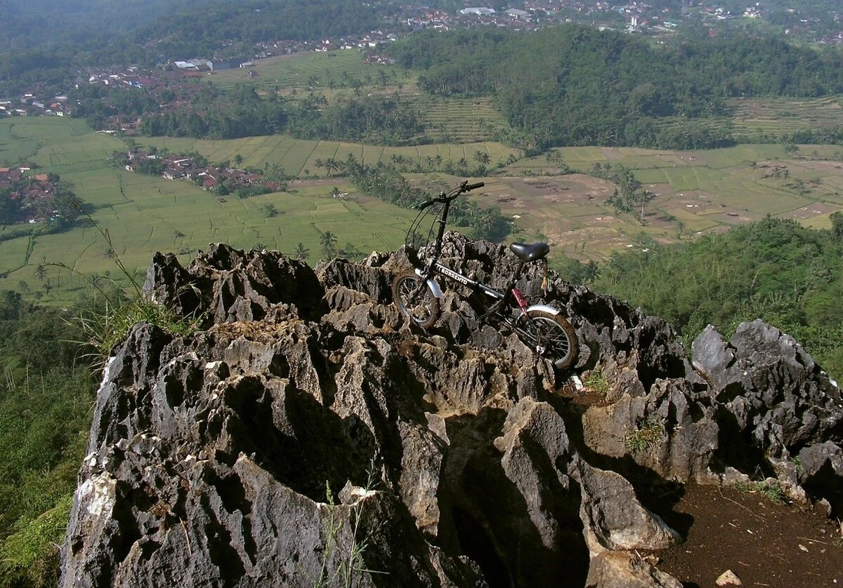 wisata alam sukabumi_Bukit Karang Para