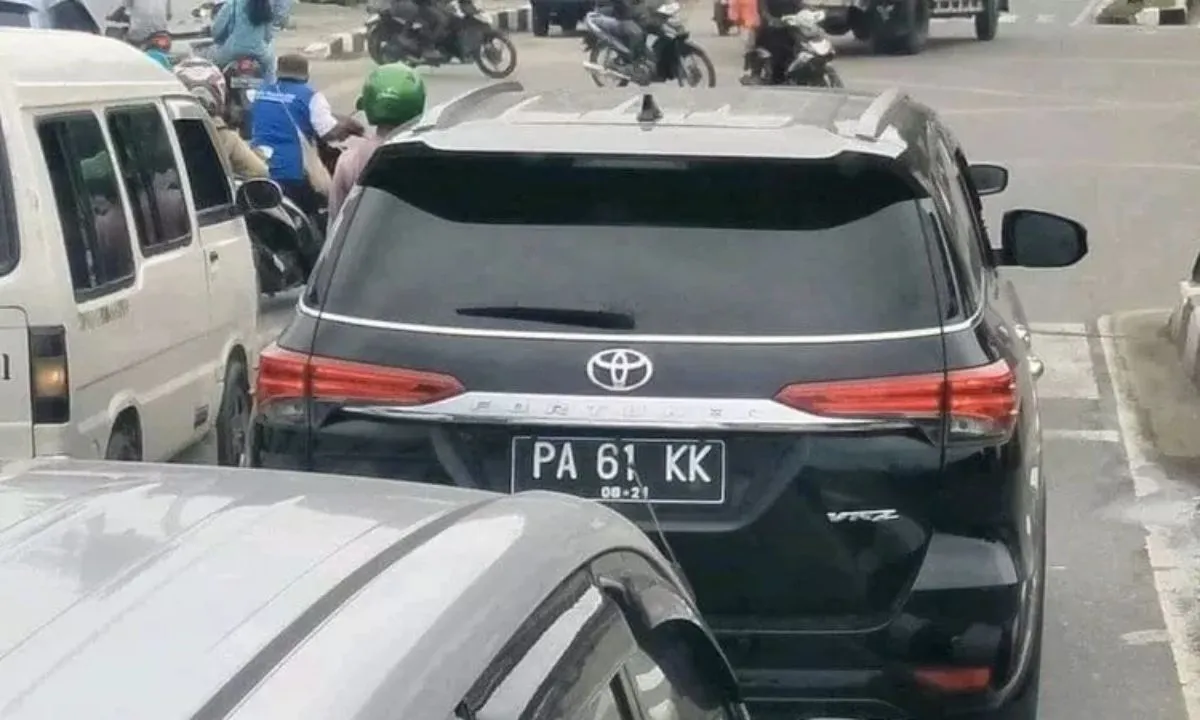 custom pelat nomor
