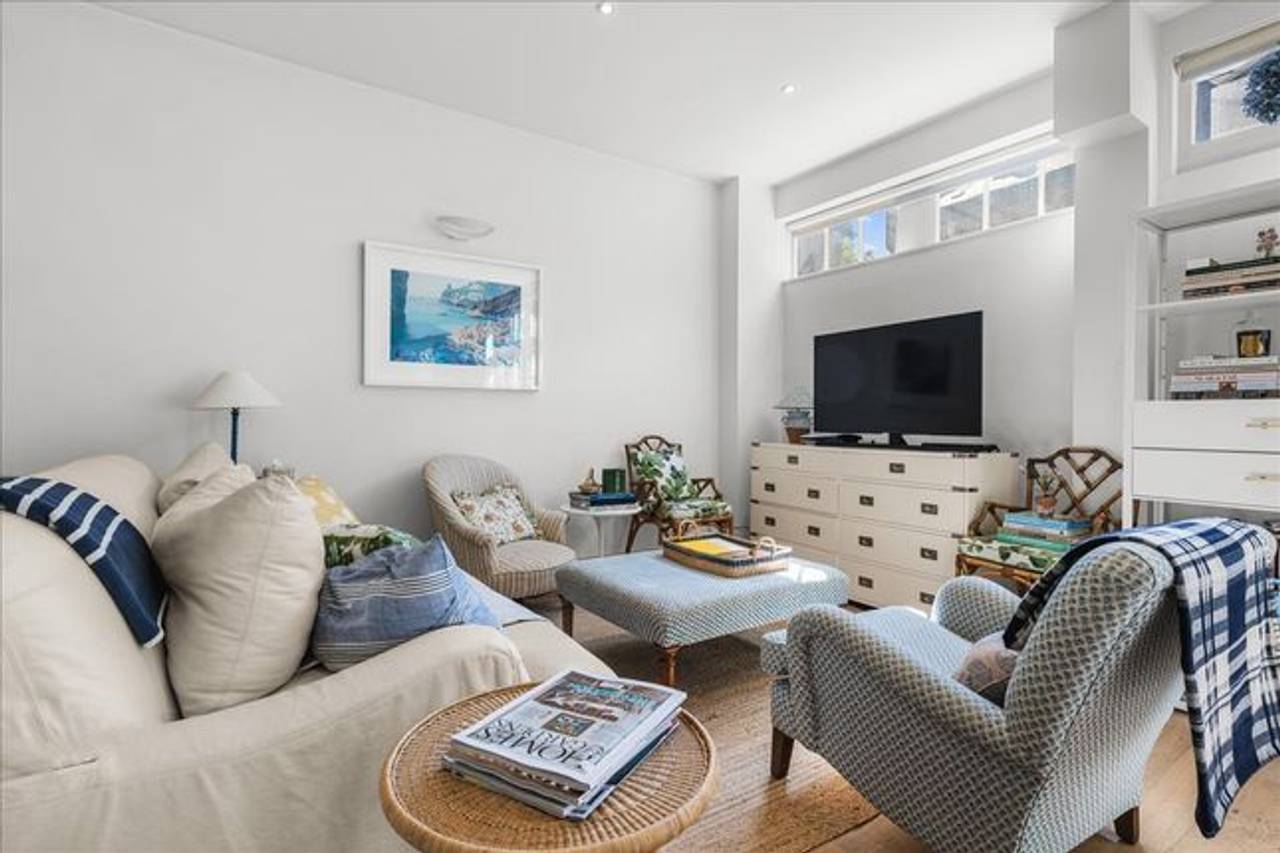 Mews house to rent in Linden, Mews, London W2