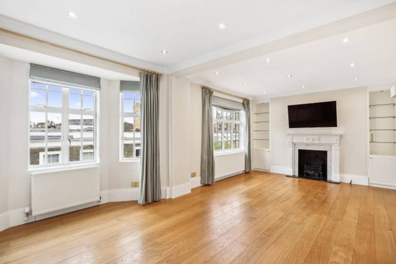 Flat to rent in Cornwall Gardens, London SW7