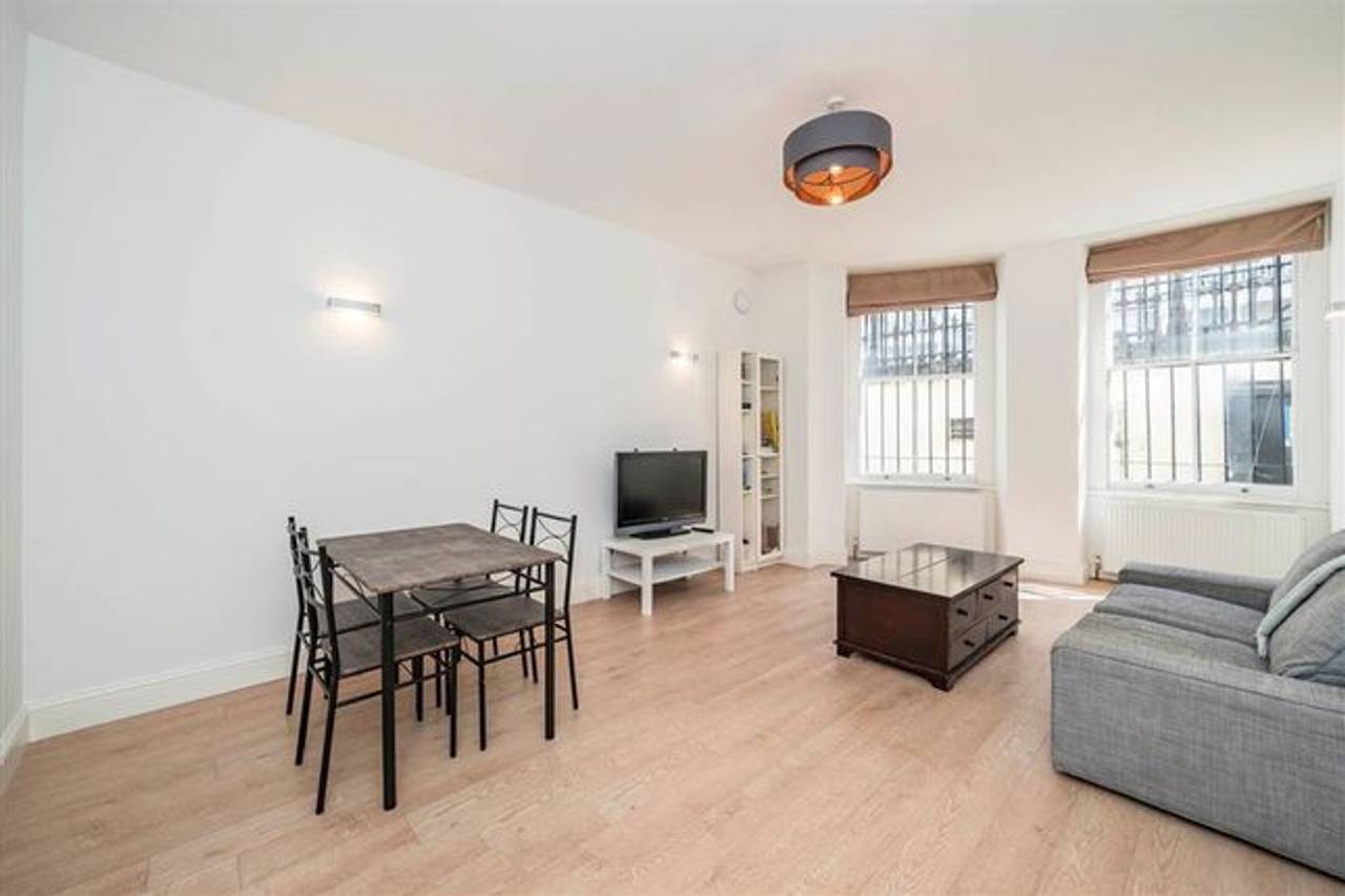 Flat to rent in Cornwall Gardens, South Kensington SW7