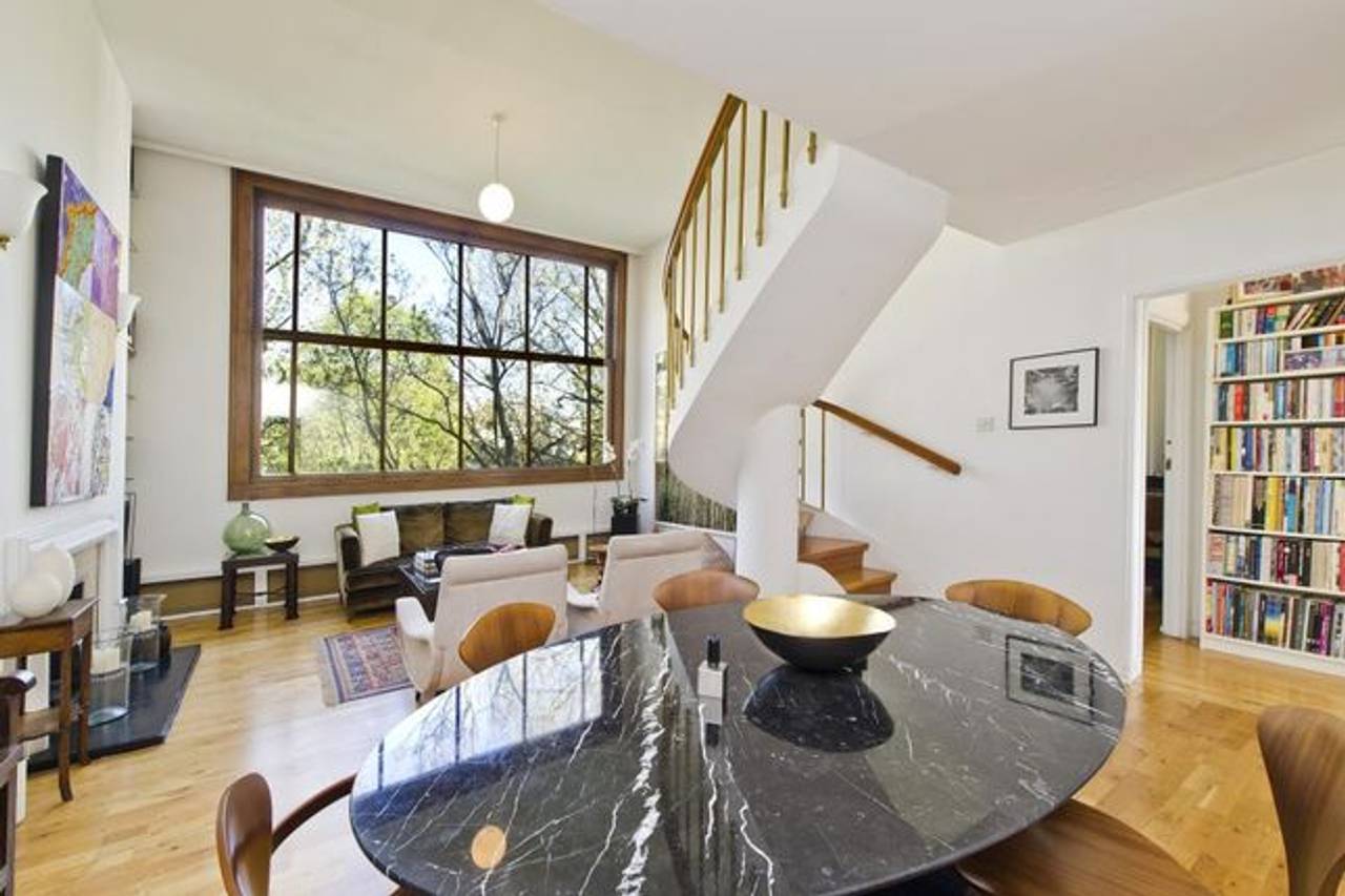 Flat to rent in Palace Gate, London W8