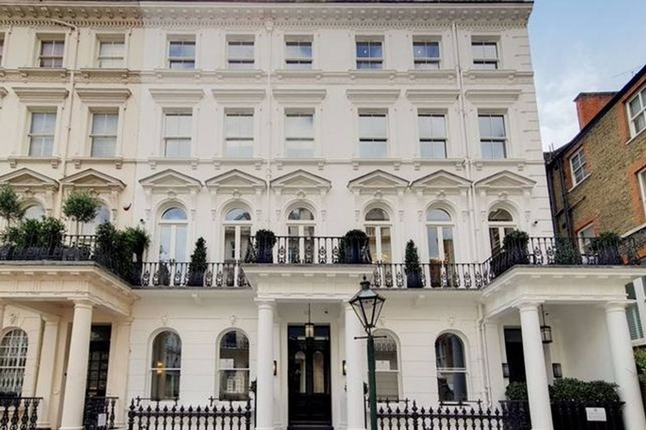 Flat to rent in Prince Of Wales Terrace, Kensington W8