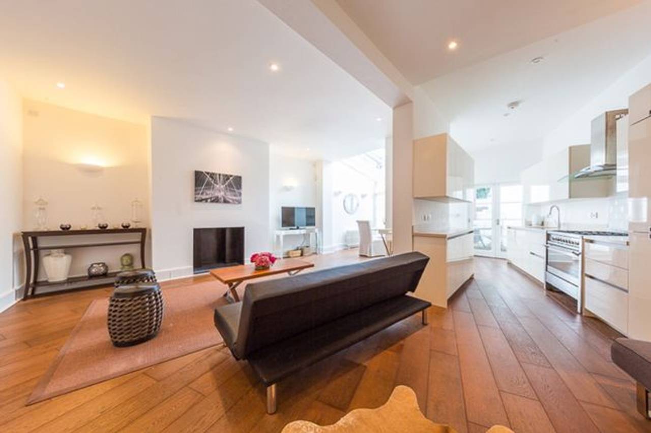 Flat to rent in Cromwell Crescent, Kensigton, London SW5