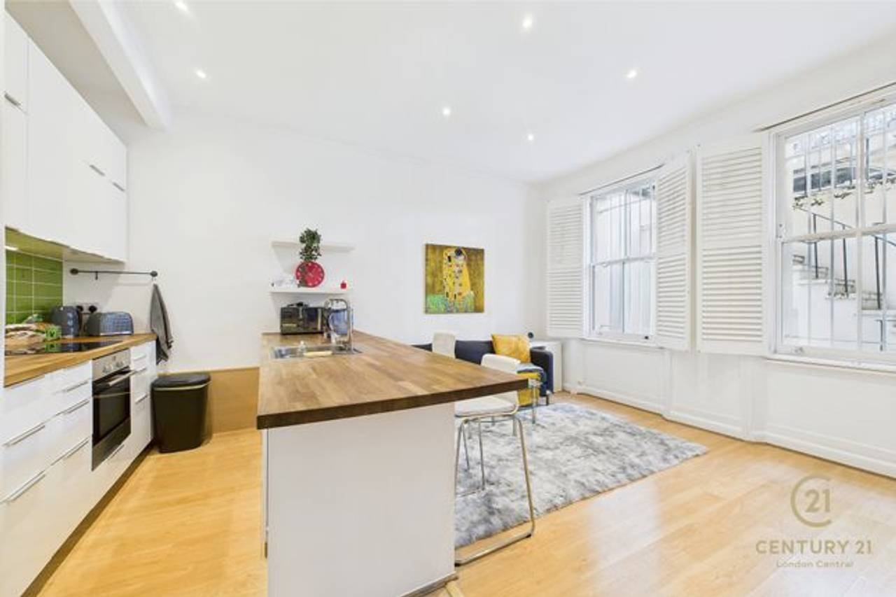 Flat to rent in Courtfield Gardens SW5