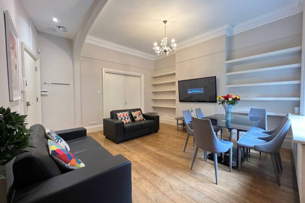 Flat to rent in Hornton Street, London W8