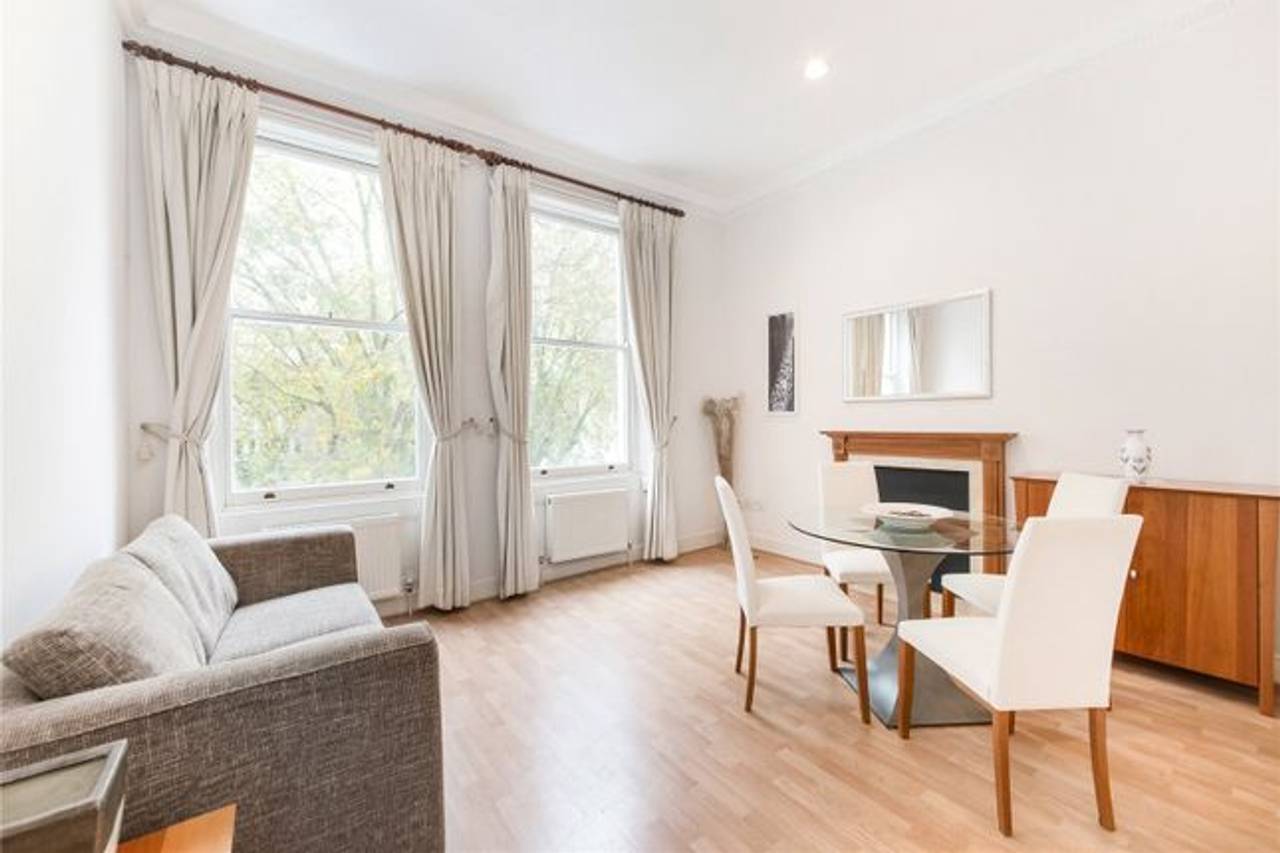 Flat to rent in Courtfield Gardens, Gloucester Road, London SW5