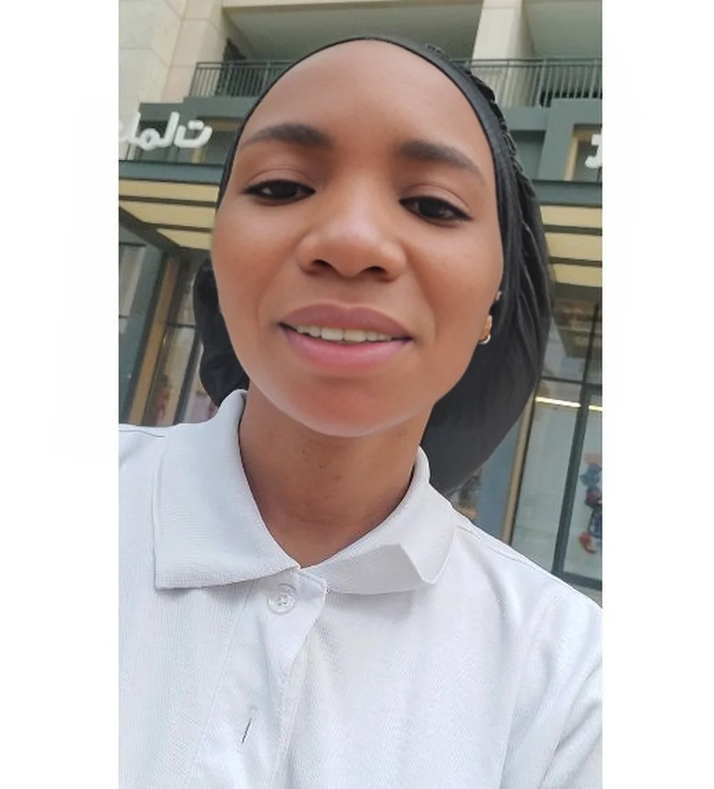 Taiti - Cameroonian Nanny