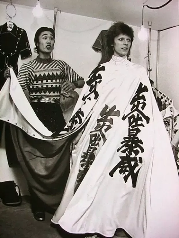 Kansai Yamamoto y David Bowie.