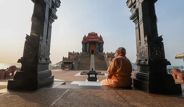 कन्याकुमारी में प्रधानमंत्री नरेन्द्र मोदी की 45 घंटे की ध्यान साधना खत्म, थिरुवल्लुवर प्रतिमा को किया नमन, पुष्प किए अर्पित