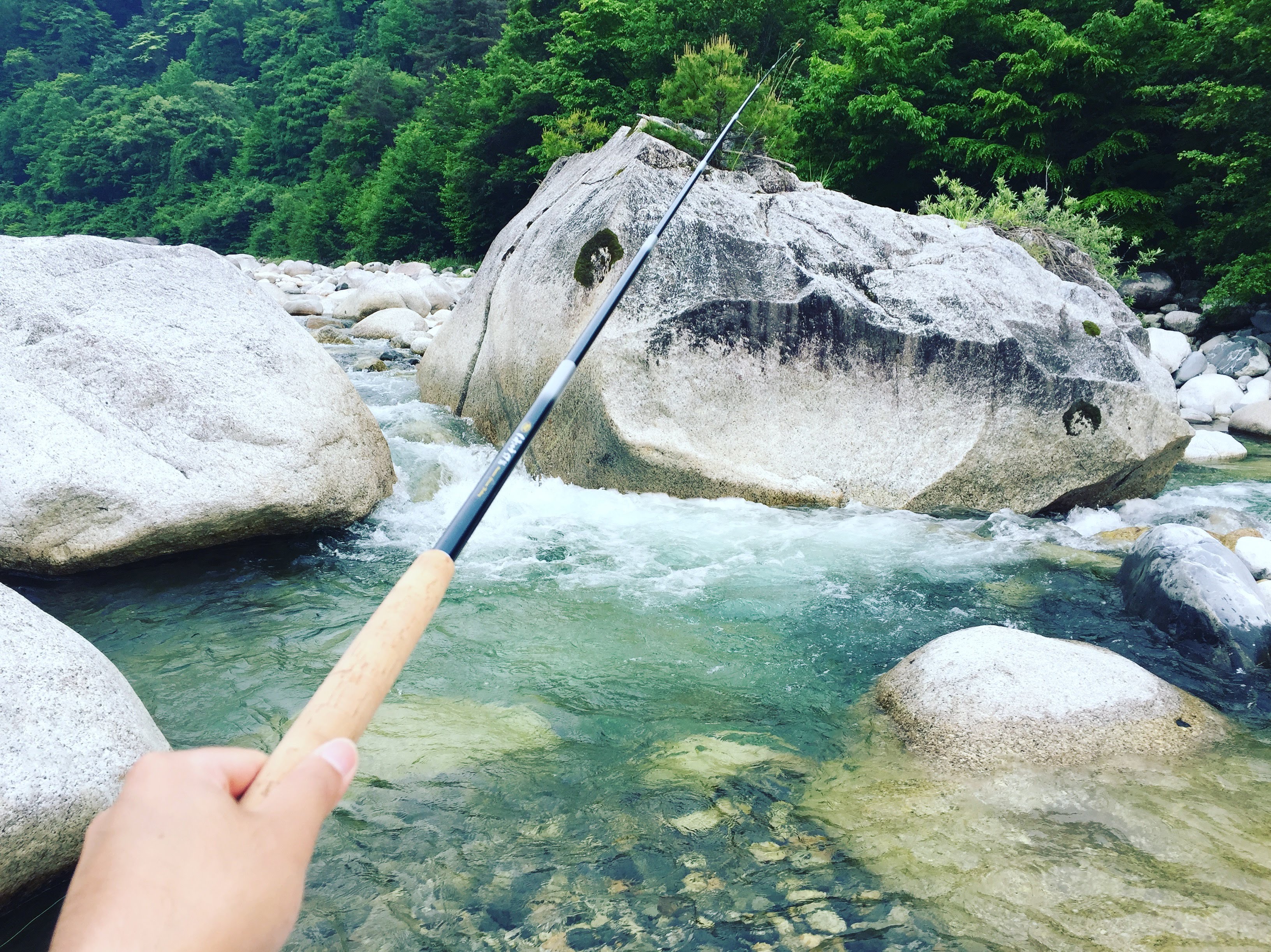 初めての渓流釣り！餌釣りでイワナとヤマメを狙ってみよう - つりチケ