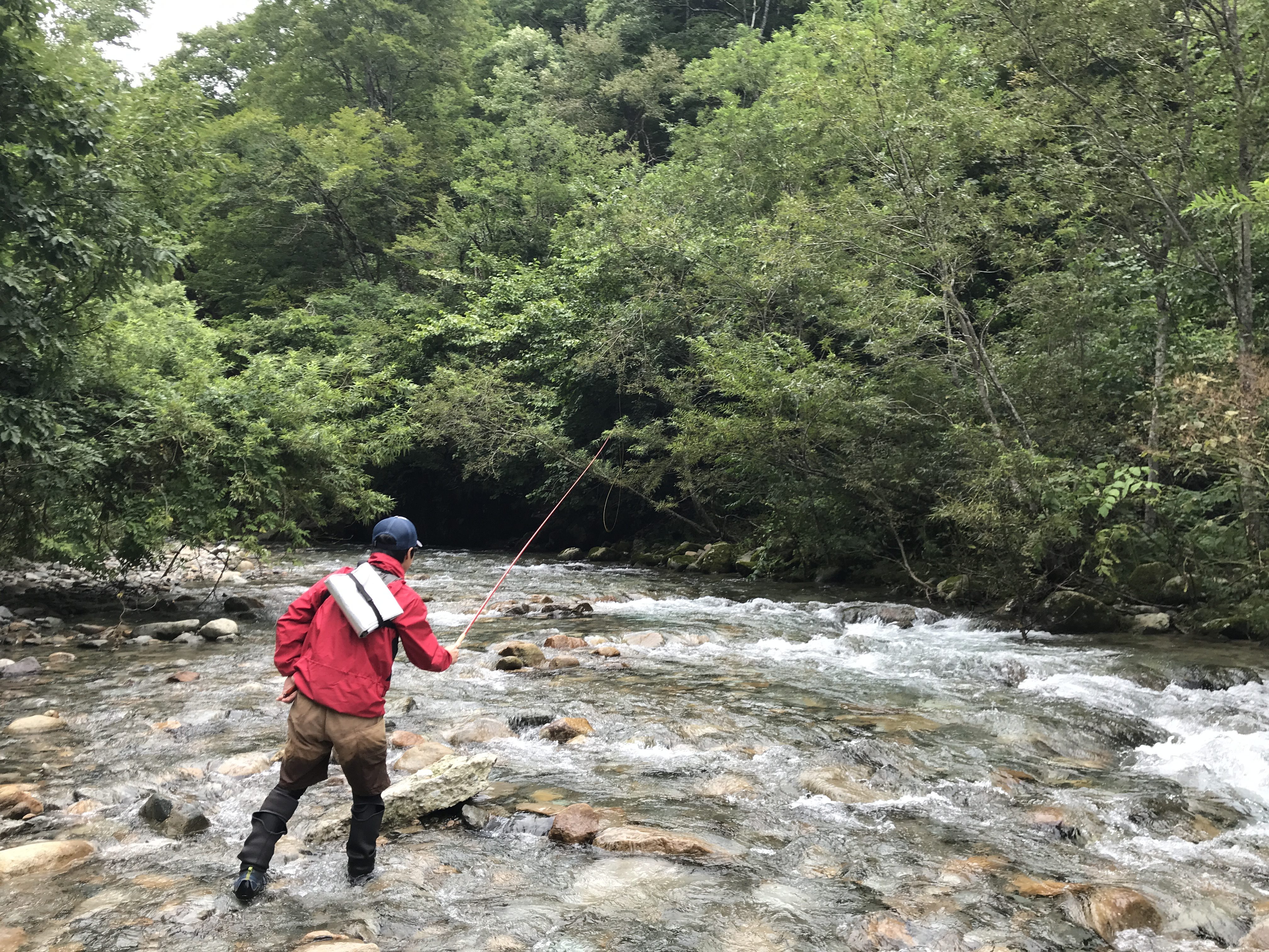 渓流 釣り 服装 夏の釣りの服装 男性 暑さ対策とファッション両立のウェア