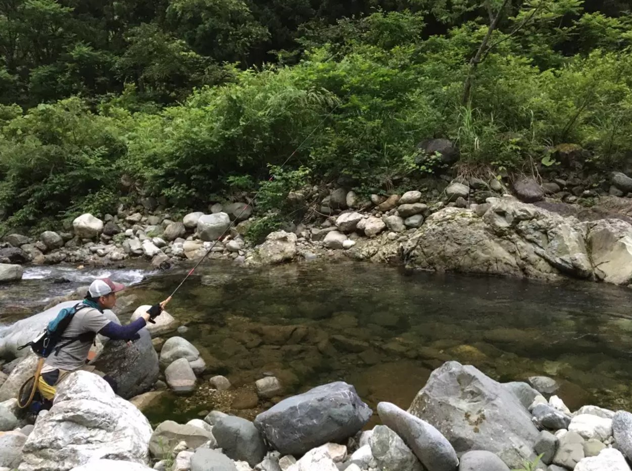 庄川支流で尺イワナを狙う つりチケマガジン