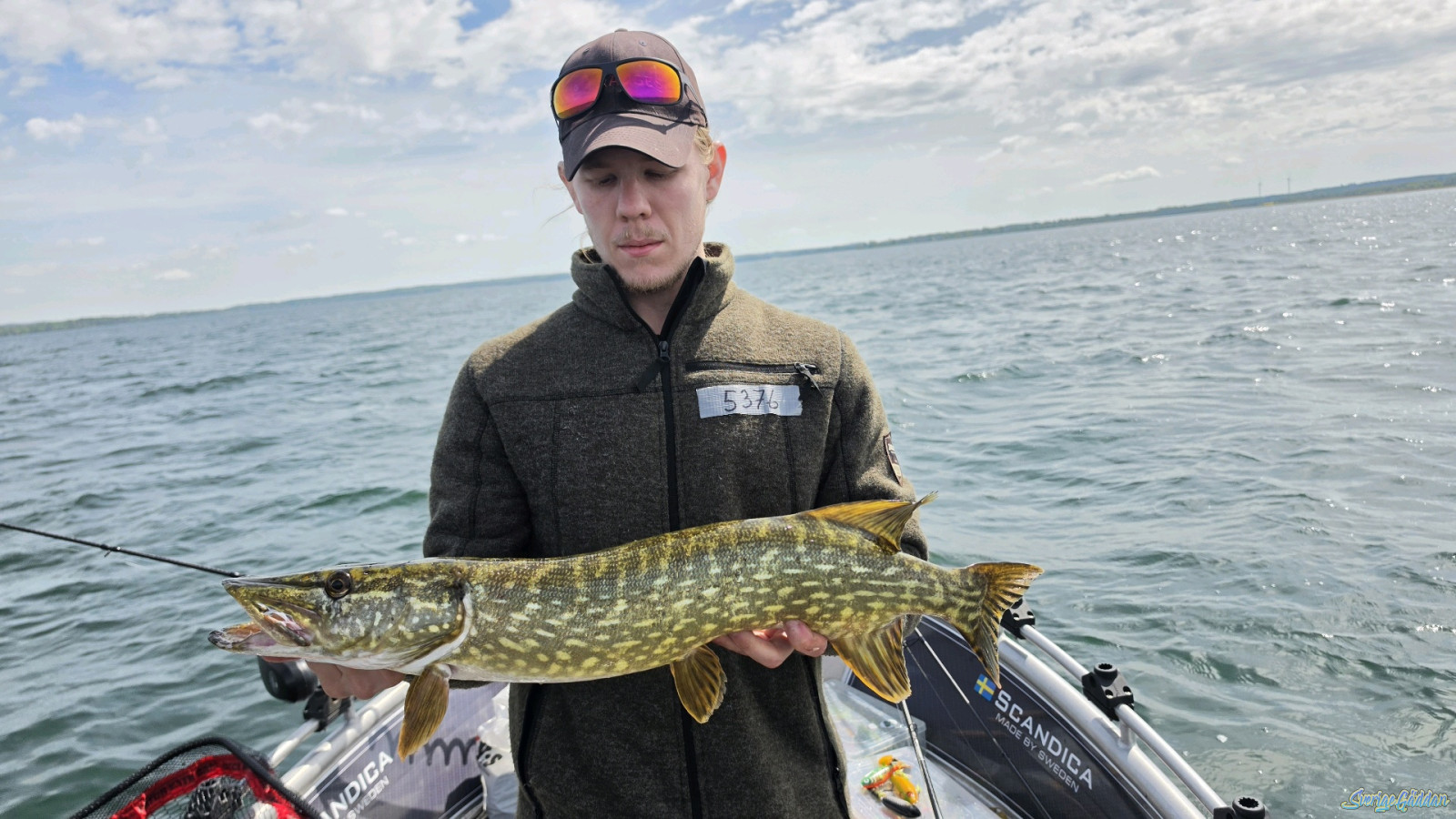74 cm fångad av Danne Pettersson,Adam Pettersson (DP Lures) i SverigeGäddan 2026 Vår