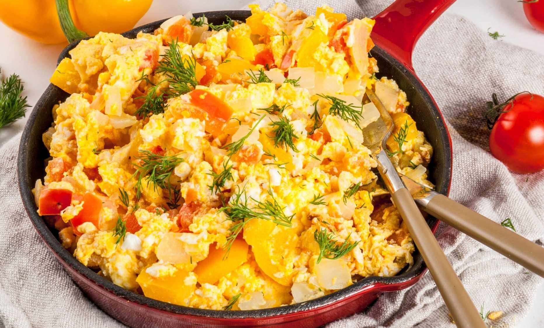 Scrambled Eggs with Tomatoes and Peppers