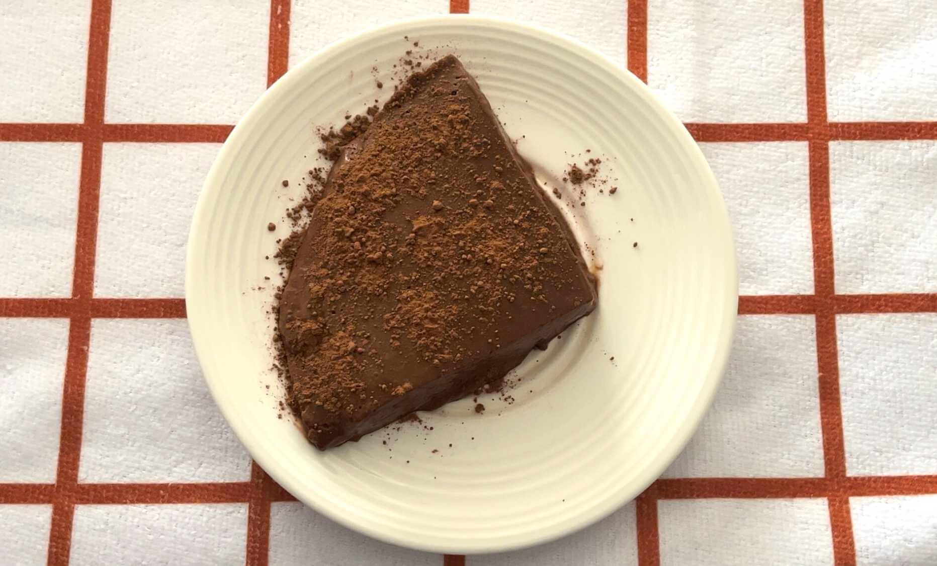 125 Calorie Flourless Chocolate Cake - Intentionally Eat