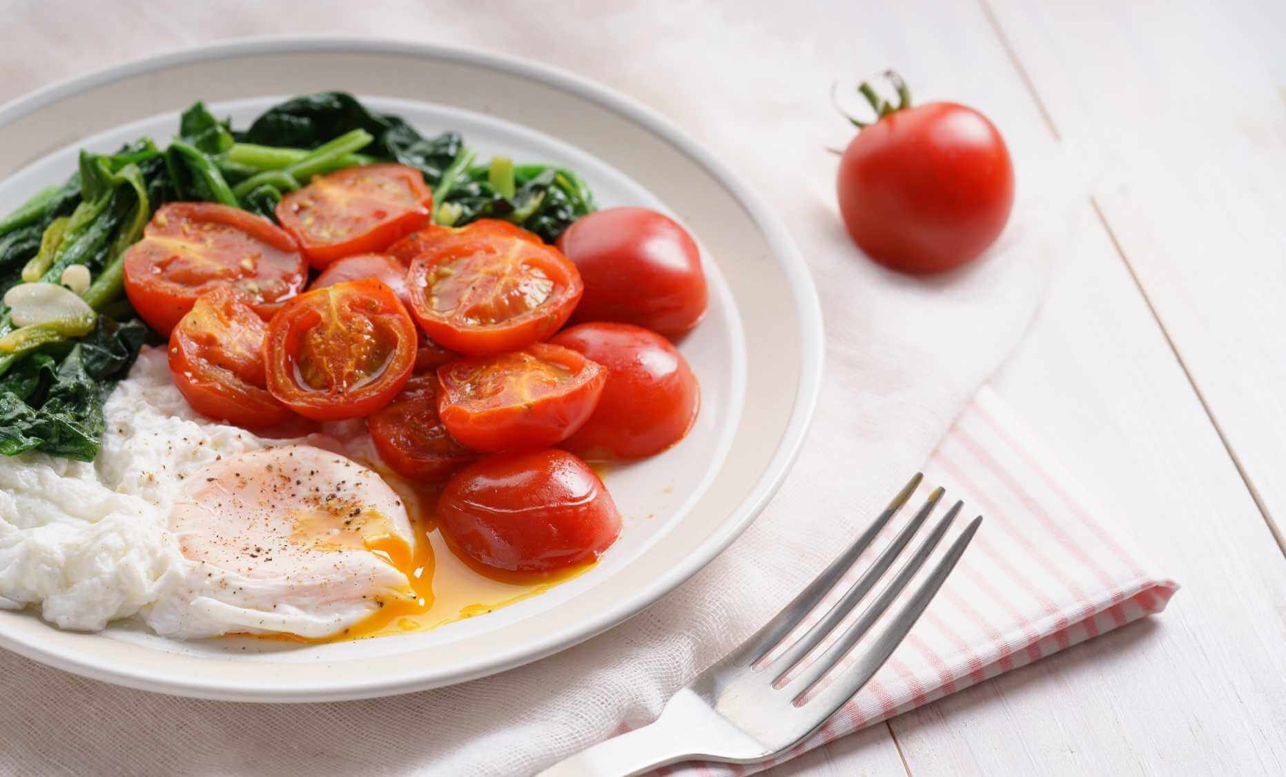Poached Egg with Grilled Tomato